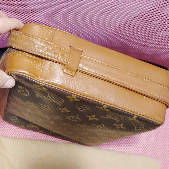 Louis Vuitton Brown and Tan Monogram Sac Shoulder Bag - Picture 5 of 9